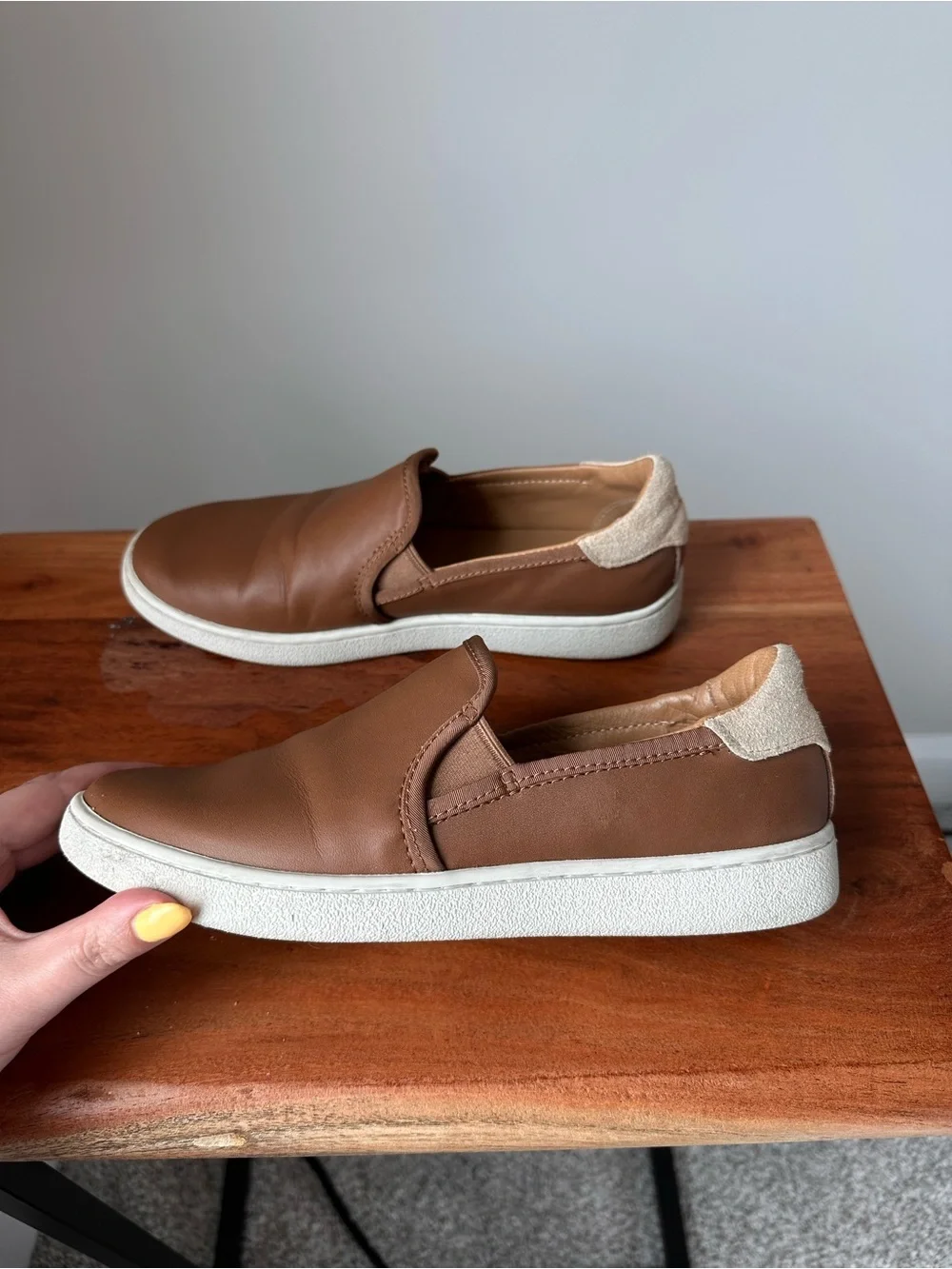 UGG Cas Chestnut Brown Smooth Leather Slip On Trainer Low Top Sneakers Shoes 7